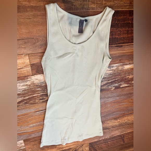 Mint green small Sweaty Betty sleeveless top - Picture 2 of 5